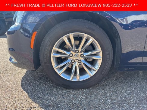 Used 2015 Chrysler 300 C w/ Light Group image 9