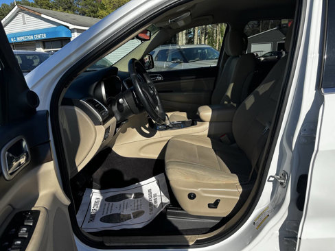 Used 2017 Jeep Grand Cherokee Laredo w/ Quick Order Package 2BE image 14