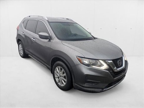 Used 2018 Nissan Rogue SV image 3