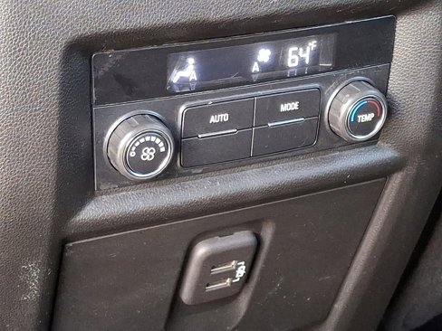 Used 2022 Chevrolet Traverse LT image 12