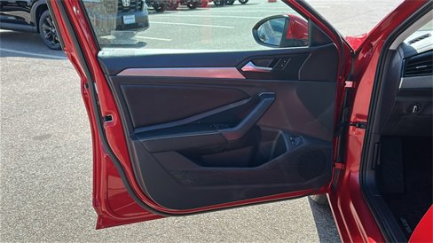 Used 2023 Volkswagen Jetta SE image 9