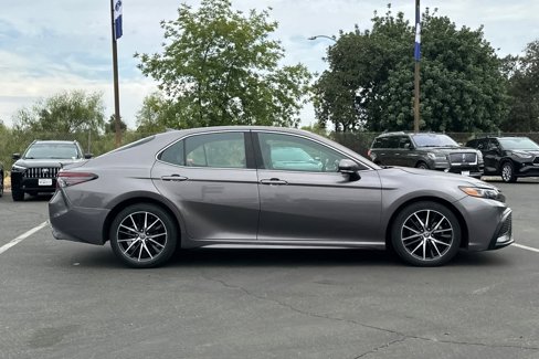 Used 2022 Toyota Camry SE image 9