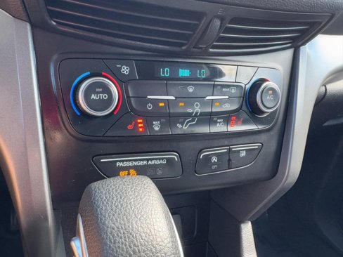 Used 2018 Ford Escape SE image 18