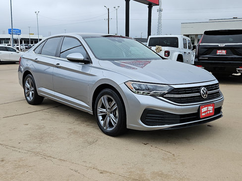 Used 2024 Volkswagen Jetta SE image 4