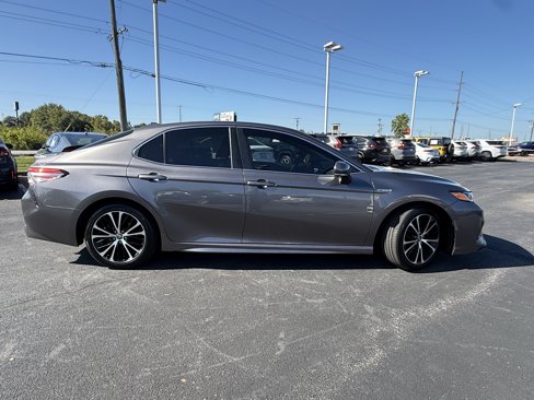 Used 2019 Toyota Camry LE image 10
