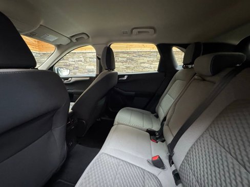 Used 2020 Ford Escape SE image 32