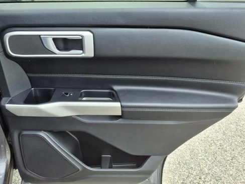 Used 2022 Ford Explorer XLT image 19