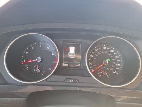 Used 2021 Volkswagen Tiguan SE image 12