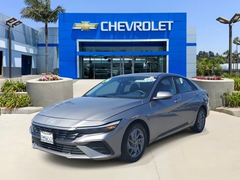 Used 2024 Hyundai Elantra SEL image 2
