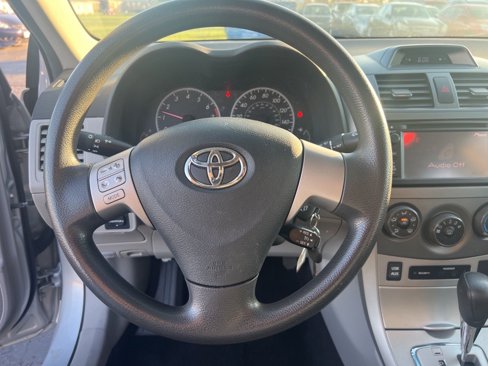 Used 2013 Toyota Corolla LE image 28