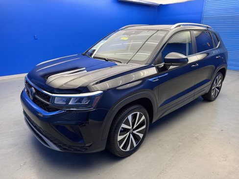 Used 2023 Volkswagen Taos SE image 3