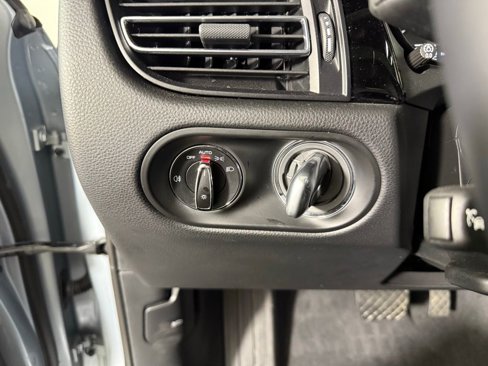 Certified 2024 Porsche Macan image 32