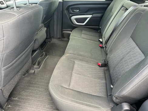 Used 2018 Nissan Titan SV image 14