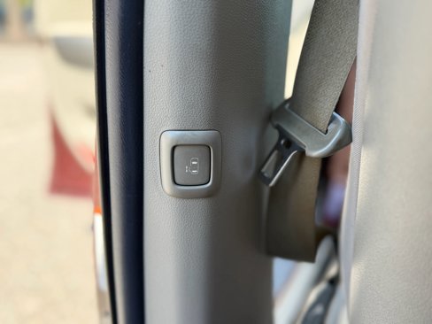 Used 2020 Kia Sedona LX image 17