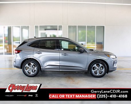 Used 2024 Ford Escape ST-Line w/ Cold Weather Package image 3