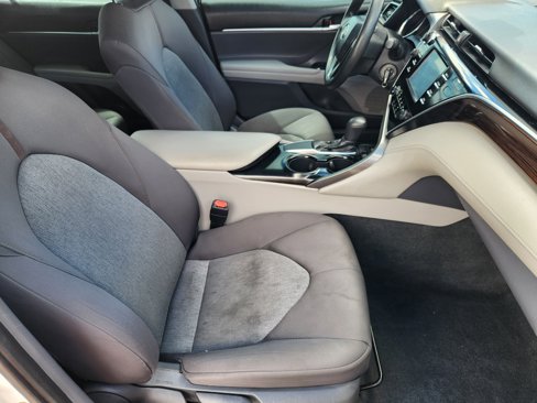 Used 2018 Toyota Camry LE image 13