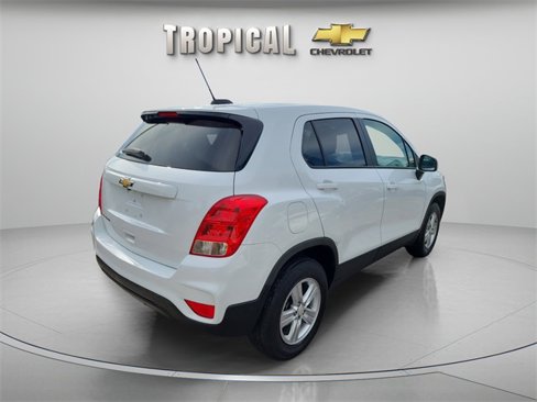 Used 2022 Chevrolet Trax LS w/ Tint and Cruise Package image 5