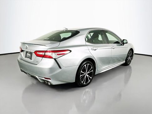 Certified 2020 Toyota Camry SE image 7