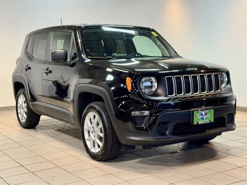 Used 2023 Jeep Renegade Latitude image 3