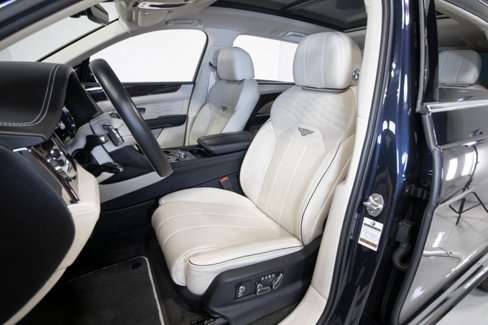 Used 2023 Bentley Bentayga Extended Wheelbase image 36