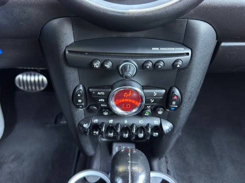 Used 2015 MINI Cooper S image 17