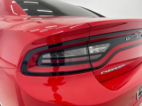 Used 2018 Dodge Charger SXT image 31