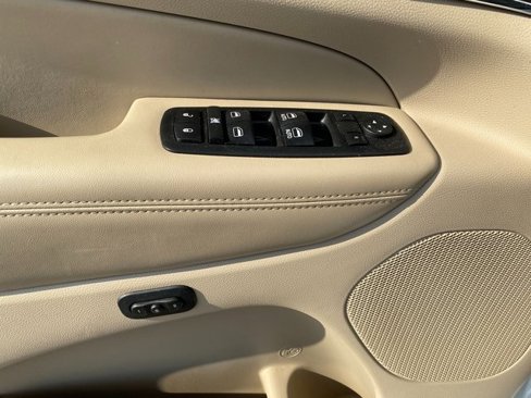 Used 2017 Jeep Grand Cherokee Limited image 19