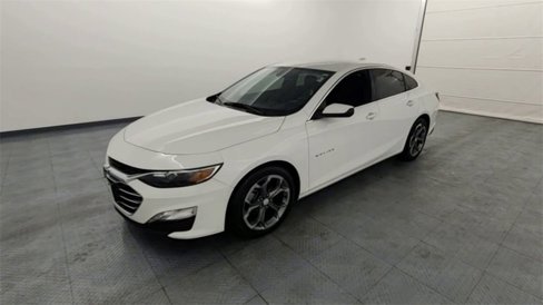 Used 2020 Chevrolet Malibu LT w/ Leather Package image 4