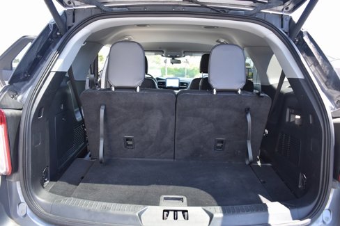 Used 2022 Ford Explorer XLT w/ Equipment Group 202A image 6