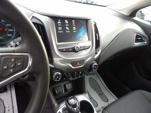 Used 2018 Chevrolet Cruze LT w/ Convenience Package image 7