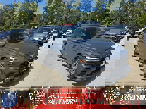 Used 2025 Hyundai Elantra SE image 1