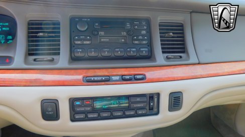 Used 1996 Lincoln Town Car Signature image 26