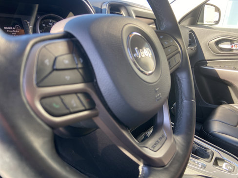 Used 2020 Jeep Cherokee Latitude Plus image 20