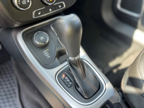 Used 2018 Jeep Compass Latitude w/ Cold Weather Group image 29