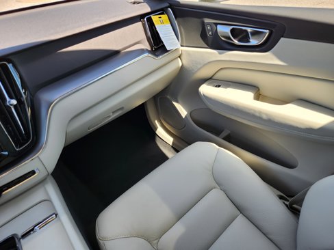 New 2025 Volvo XC60 B5 Core image 17