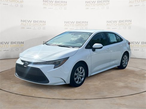 Used 2021 Toyota Corolla LE image 1