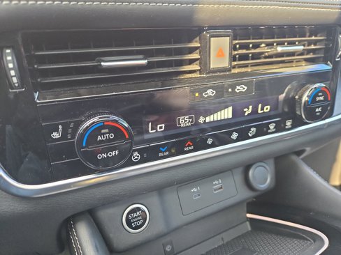 Used 2021 Nissan Rogue Platinum image 28