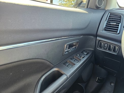 Used 2024 Mitsubishi Outlander Sport LE image 27