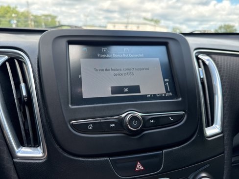 Used 2017 Chevrolet Malibu LT image 30