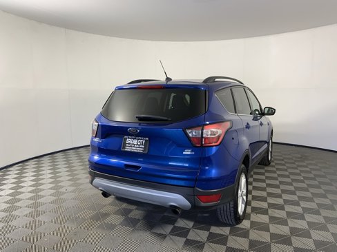 Used 2018 Ford Escape SE image 3