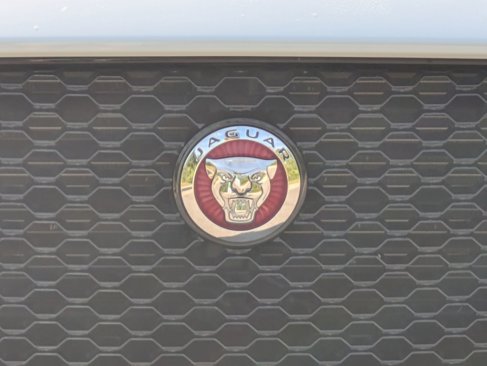 Used 2020 Jaguar F-PACE Premium image 32