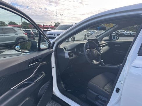 Used 2021 Toyota C-HR LE image 7