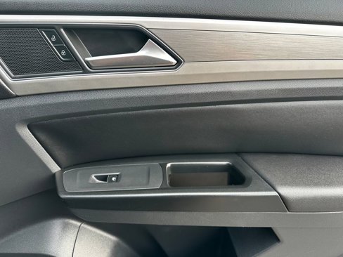 Used 2018 Volkswagen Atlas SE image 38