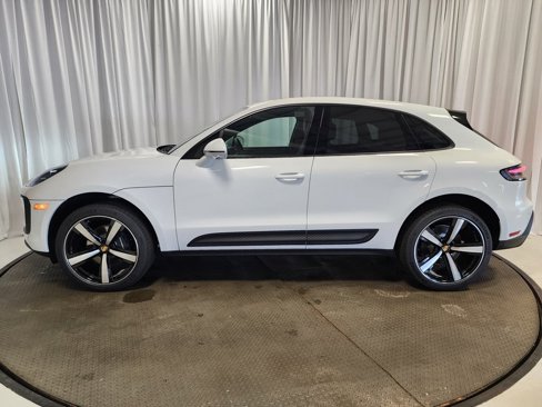 Used 2025 Porsche Macan image 2