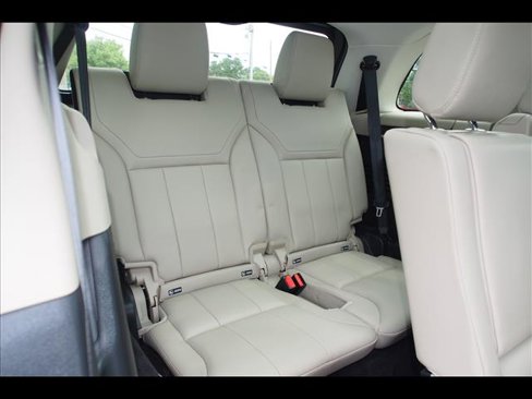 Used 2019 Land Rover Discovery HSE image 14
