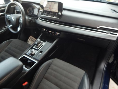 Used 2024 Mitsubishi Outlander SE Black Edition image 18