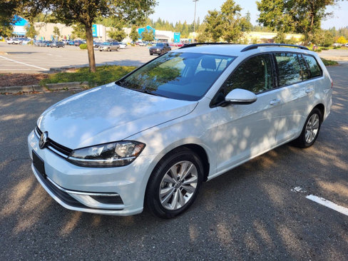 Used 2019 Volkswagen Golf S image 2