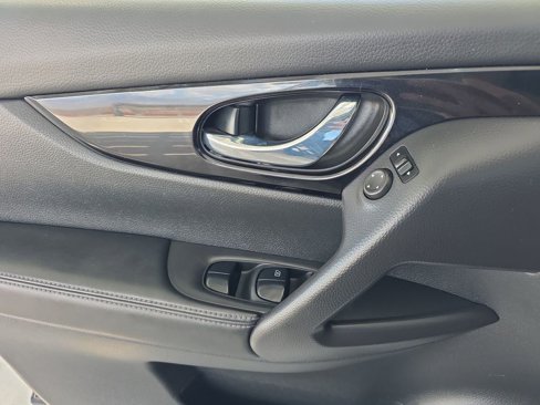 Used 2018 Nissan Rogue Sport SV image 22
