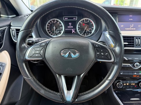 Used 2017 INFINITI QX30 Premium image 16
