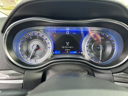Used 2020 Chrysler 300 Touring L w/ 300 Premium Group image 15